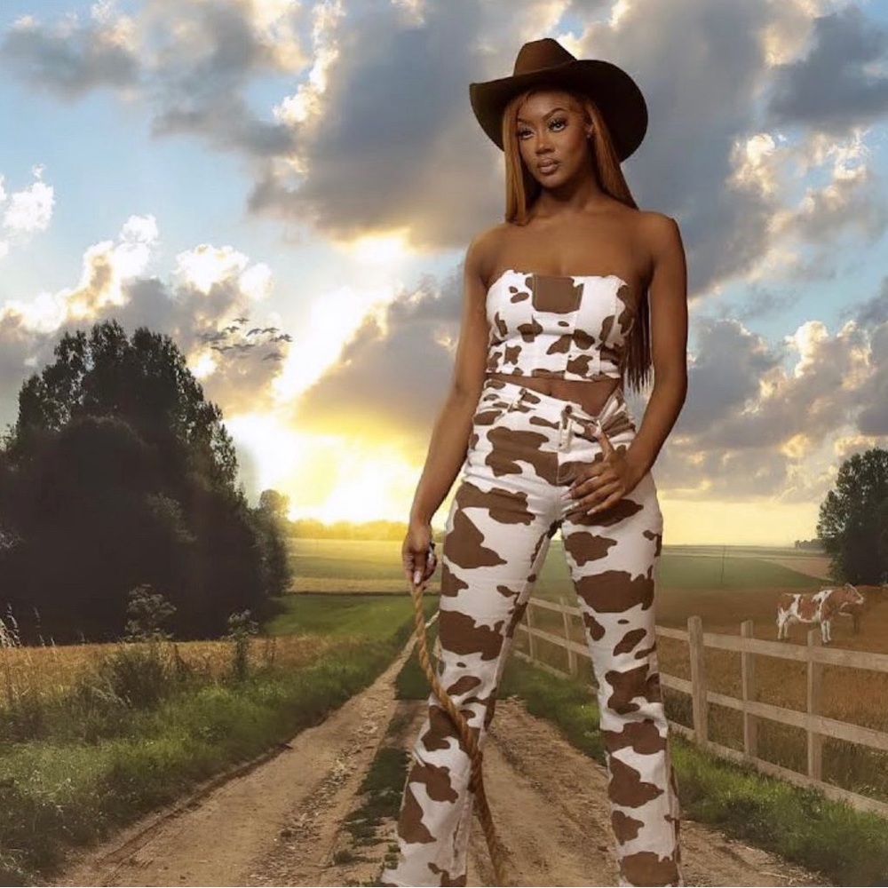 Got milk? Two piece cowgirl set.